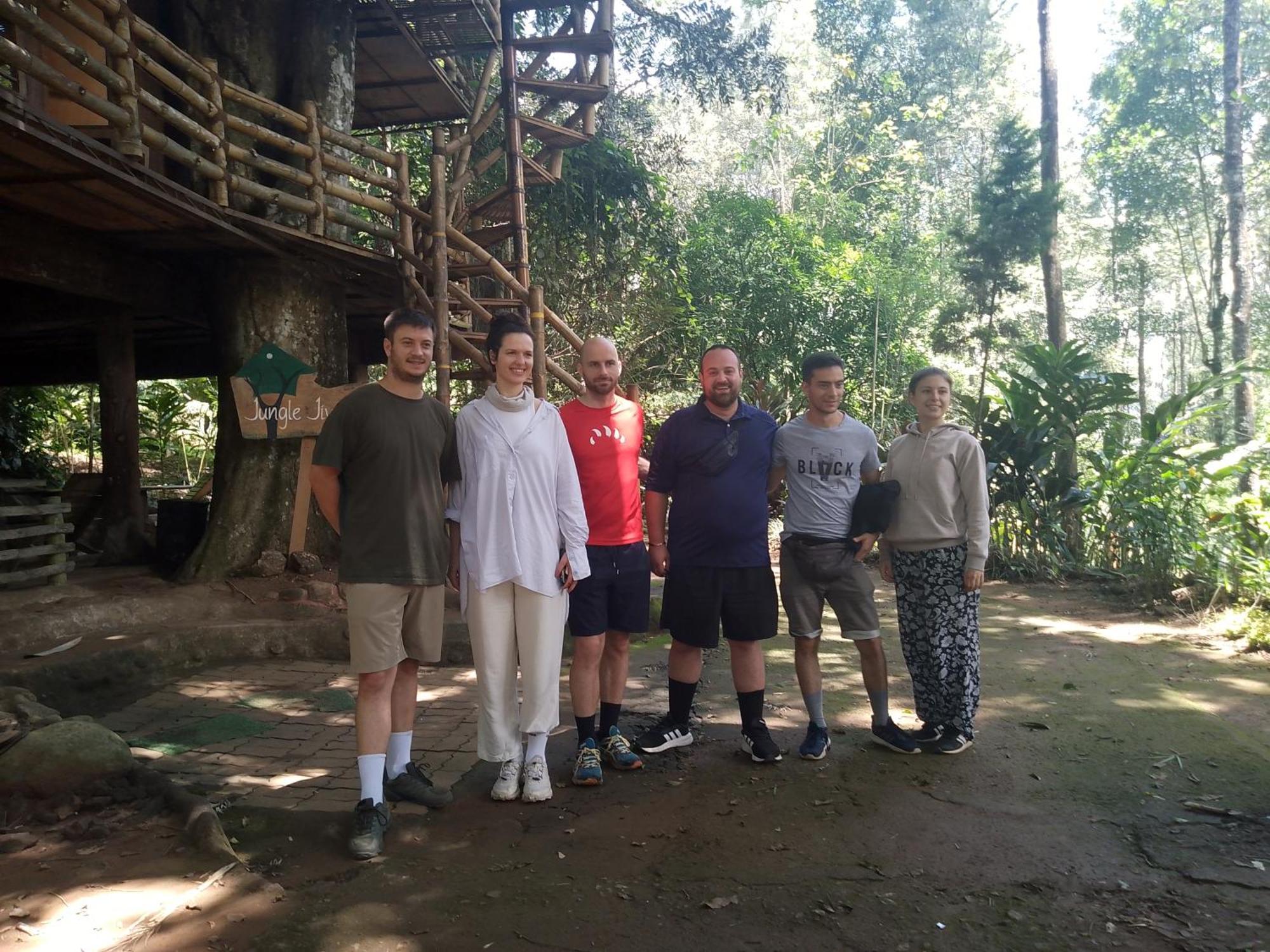 Jungle Jive Treehouse And Farm House Мунар Екстериор снимка