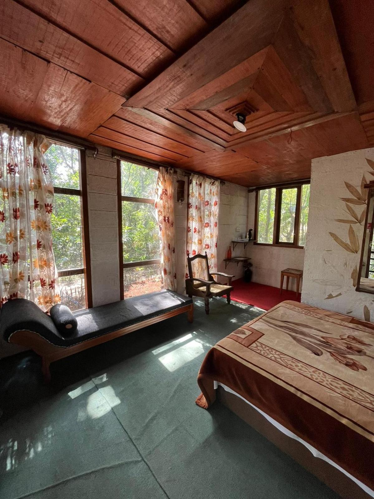 Jungle Jive Treehouse And Farm House Мунар Екстериор снимка