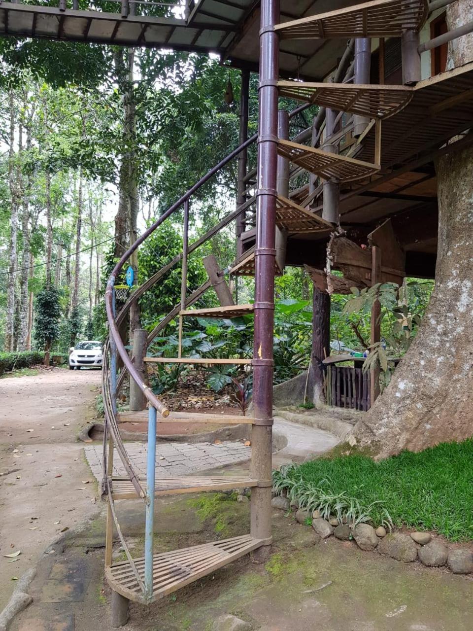 Jungle Jive Treehouse And Farm House Мунар Екстериор снимка